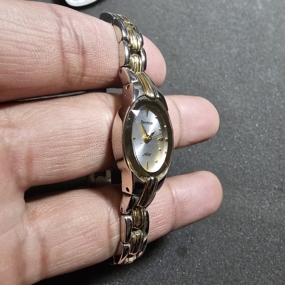 Armitron Now Ladies Quartz Watch Oval Shaped Silver Gold Tone Working 75/3313TT - Picture 3 of 10